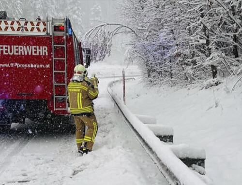 Wintereinbruch erfordert Dauereinsatz der Feuerwehr Pressbaum